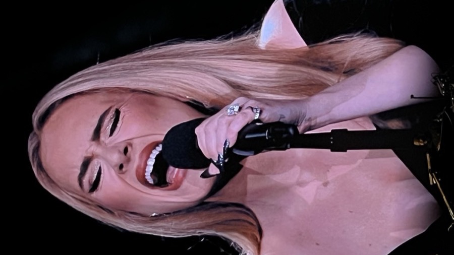 Adele en concierto en el Coliseo de Las Vegas durante su residencia Weekends with Adele, febrero de 2023