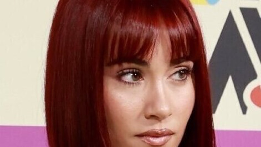 Aitana in the aesthetics of the Superestrella video clip, Cuarto azul album