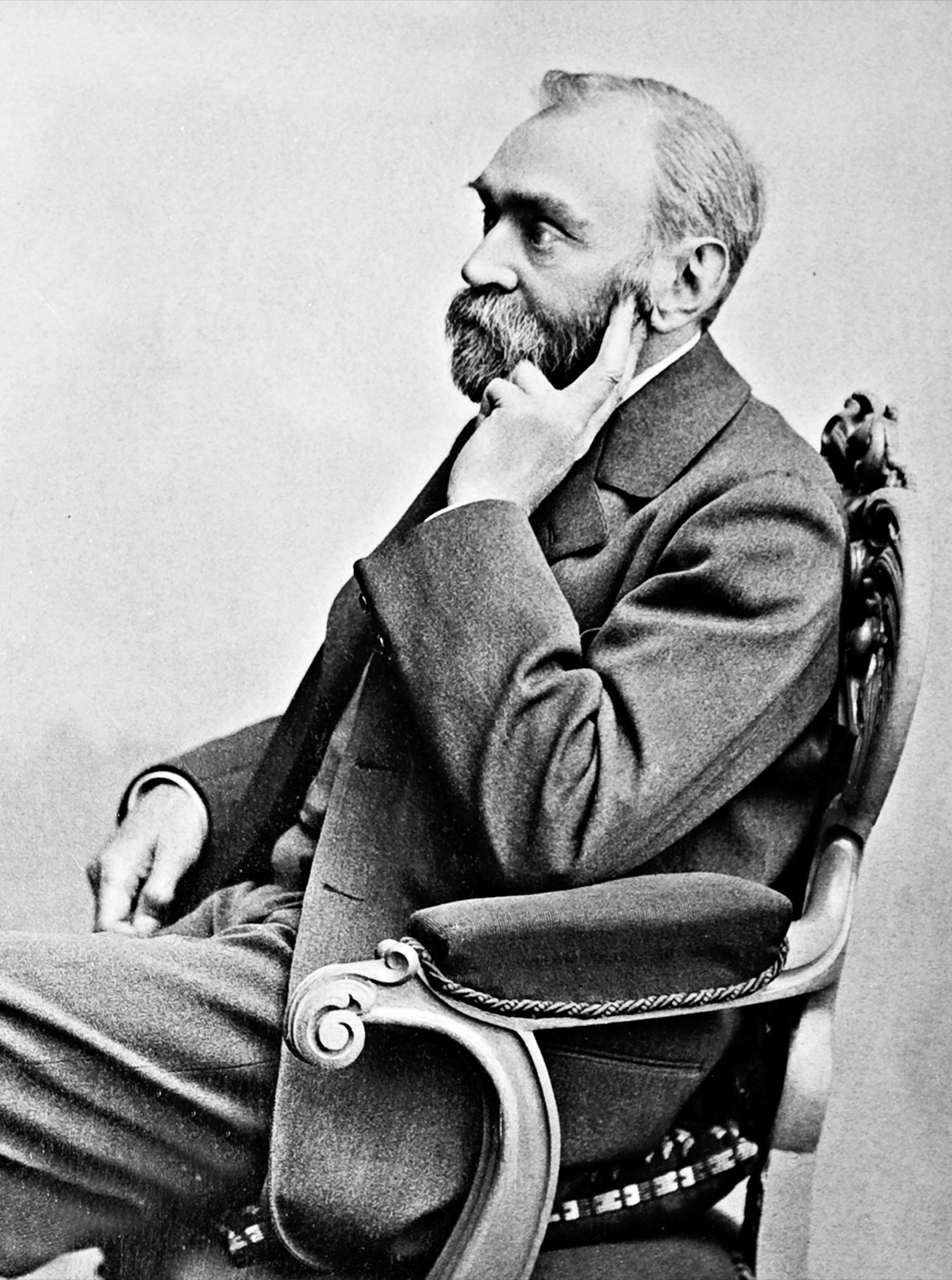 Retrato de Alfred Bernhard Nobel (1833-1896), químico e inventor sueco de la dinamita y fundador de los Premios Nobel, fotografiado por Gösta Florman