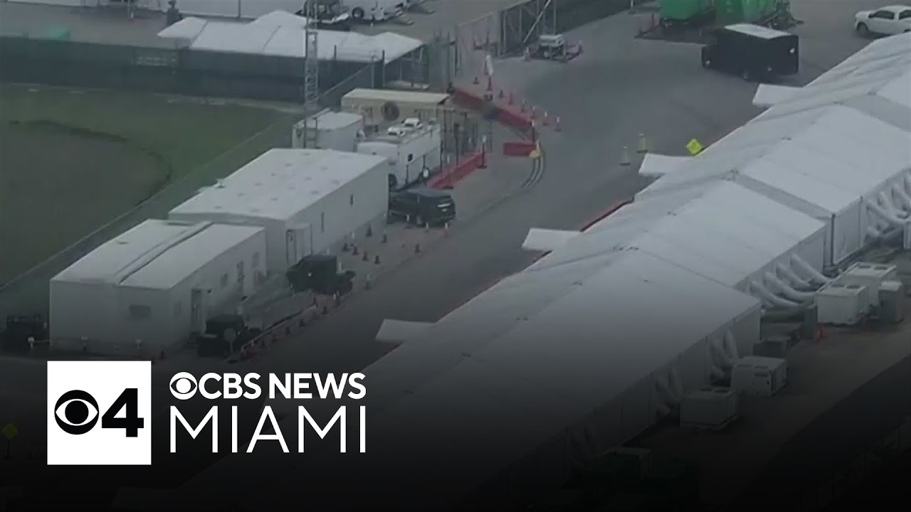 Ron DeSantis anuncia el cierre del centro migratorio Alligator Alcatraz en el aeropuerto Dade-Collier de los Everglades, Florida, el 25 de junio de 2026