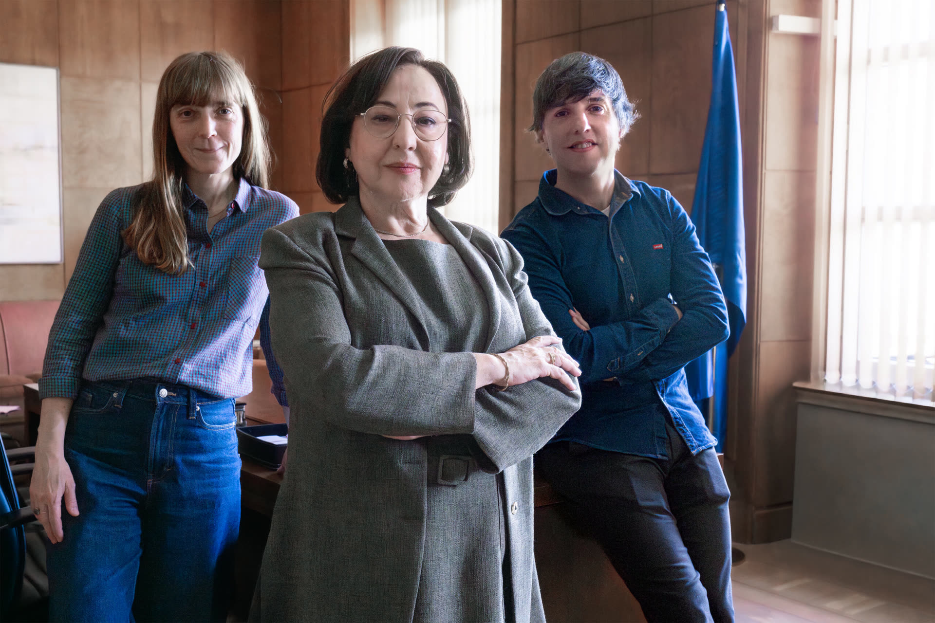 Imagen oficial del rodaje de Celeste temporada 2: Carmen Machi como Sara Santano, con Elena Trapé y Diego San José