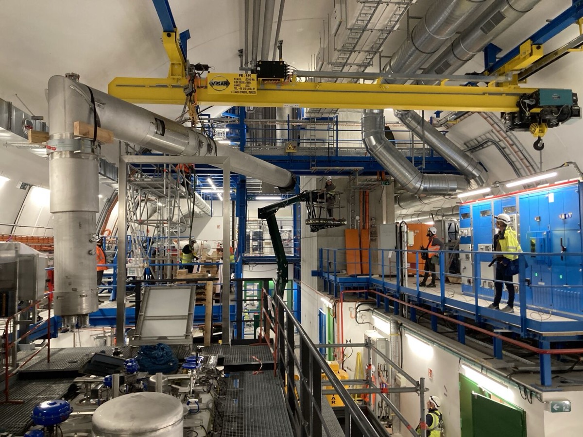 Línea criogénica del proyecto HiLumi LHC en el CERN: el acelerador entra en el Long Shutdown 3 para su transformación