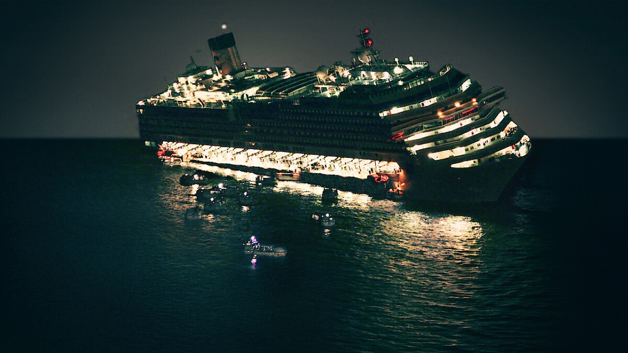 Night listing cruise with lifeboats and rescue vessels in the water during the Costa Concordia shipwreck