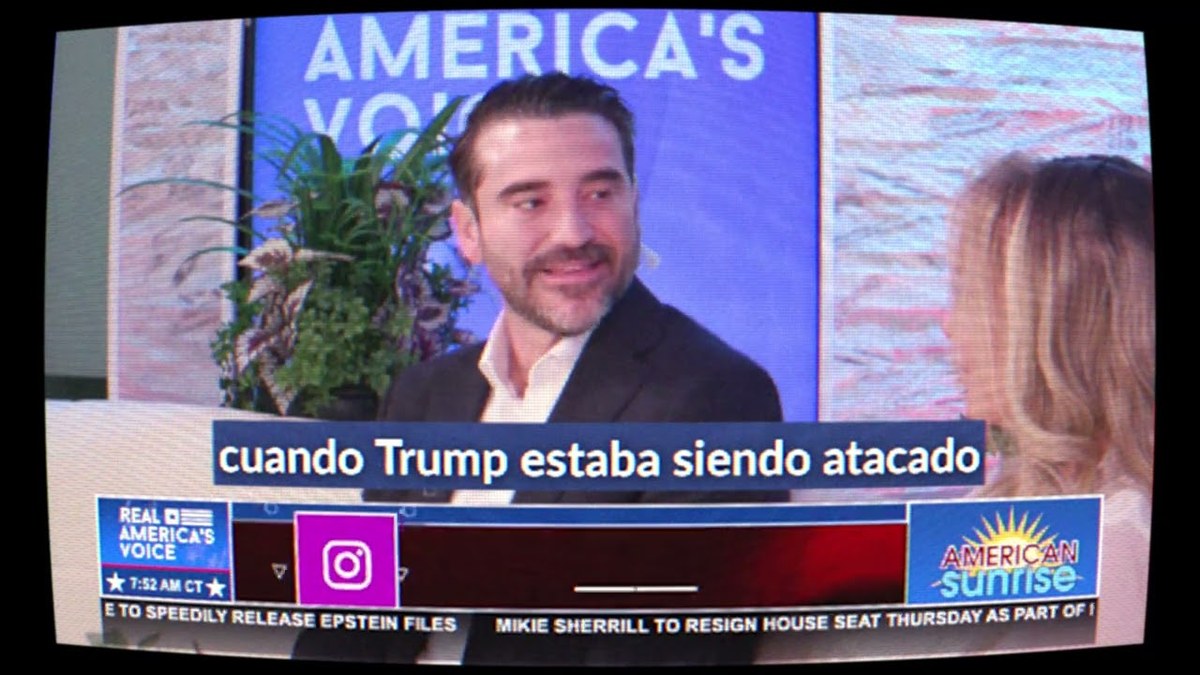 Javier Negre presenta The Right News Show en Real America's Voice Español; la entrevista con Delcy Rodríguez se estrena el jueves 26 de junio de 2026
