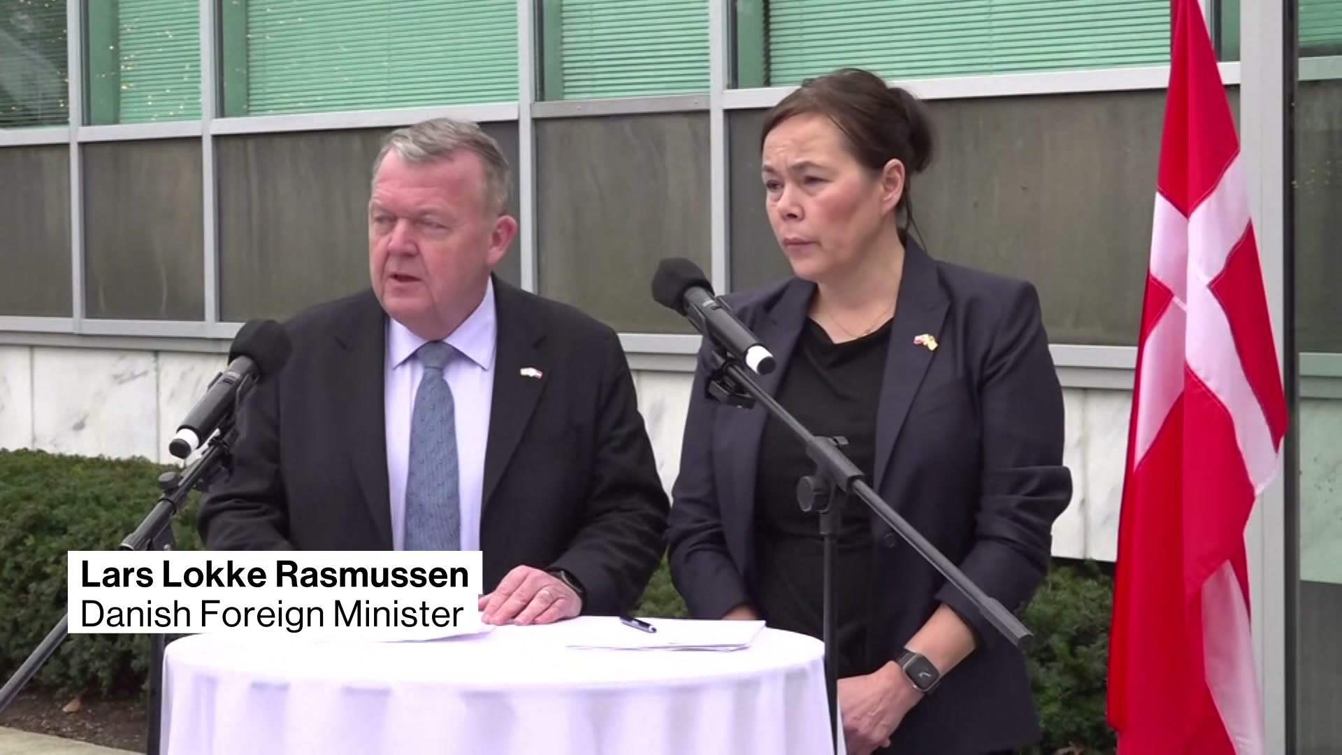 Lars Løkke Rasmussen, ministro de Exteriores de Dinamarca, y Vivian Motzfeldt, ministra de Exteriores de Groenlandia, en rueda de prensa en Washington tras las conversaciones trilaterales sobre el territorio ártico