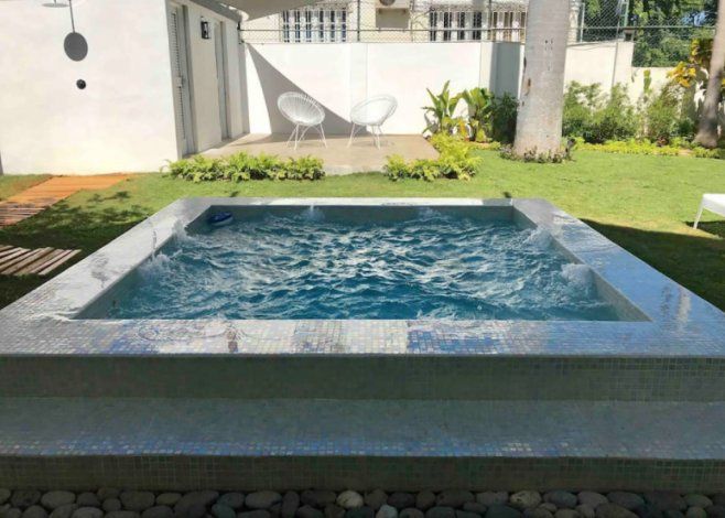 Exterior de la mansión Casa Vida Luxury Holidays en Miramar, La Habana, según imágenes publicadas por América TeVé en 2019