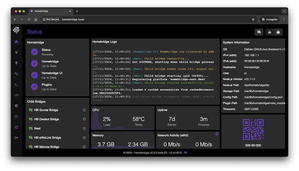 Panel web Homebridge UI: dashboard con widgets de estado del servidor, plugins instalados y accesorios conectados en la red local