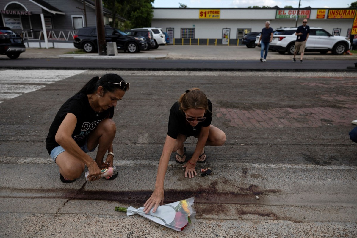 Agentes federales y personal policial en Canal Street, Houston, tras el tiroteo mortal del 7 de julio de 2026