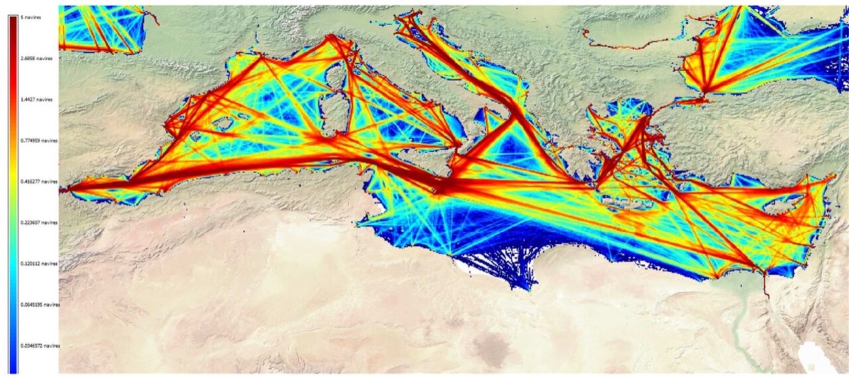 Mapa mundial de densidad de tráfico marítimo basado en datos AIS: la tecnología que alimenta MarineTraffic y plataformas similares