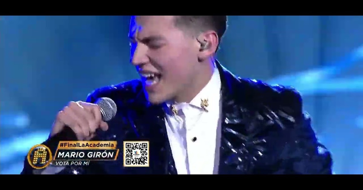 Mario Girón interpretando El Triste en la gran final de La Academia 2024: el tenor regiomontano en el tema de José José con el que se coronó ganador de la decimocuarta generación