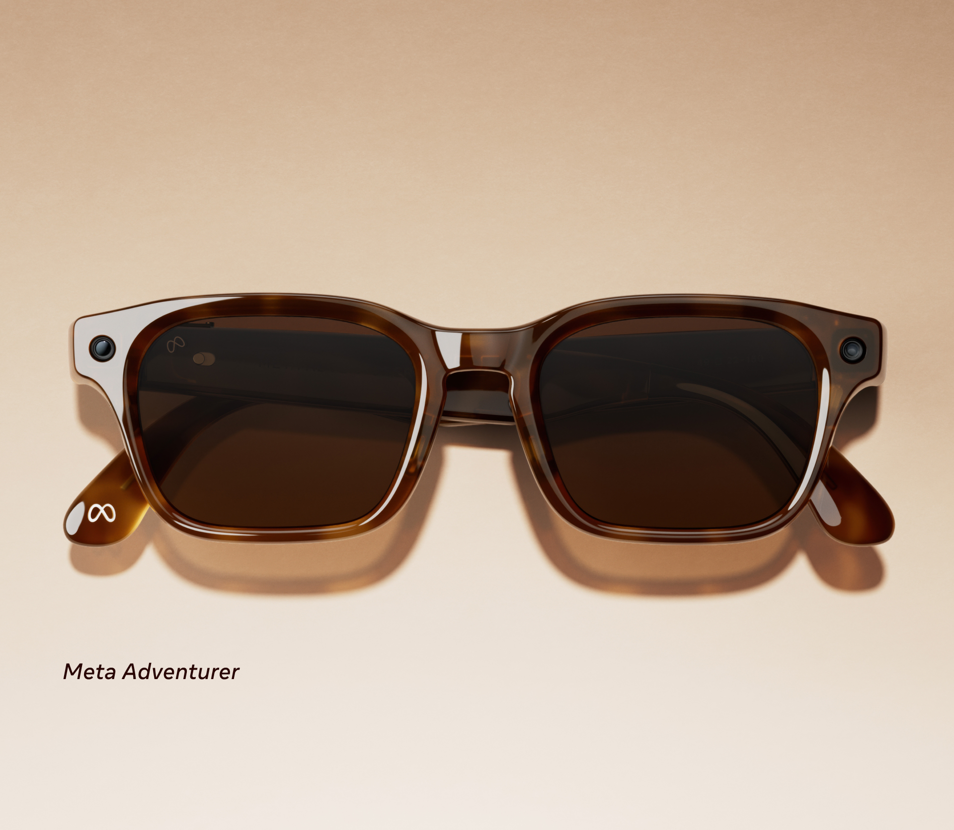 Tres modelos de Meta Glasses — Adventurer, Fury y Starfire — en distintos colores sobre fondo claro