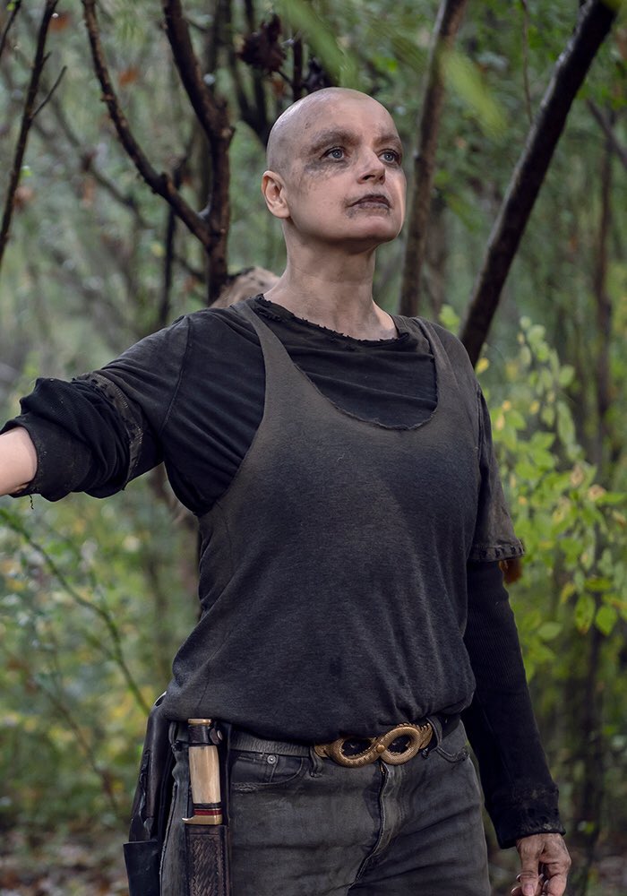 Samantha Morton como Circe en The Odyssey: retrato oficial del personaje publicado por TIME en mayo de 2026, con vestuario oscuro y mirada intensa