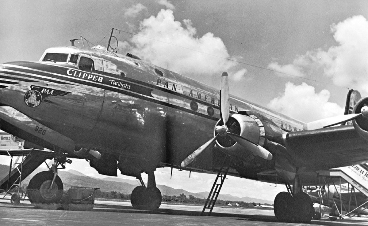 Douglas DC-4 de Pan American World Airways en vuelo: modelo del avión Clipper Endeavor, hallado 74 años después de estrellarse al norte de Puerto Rico