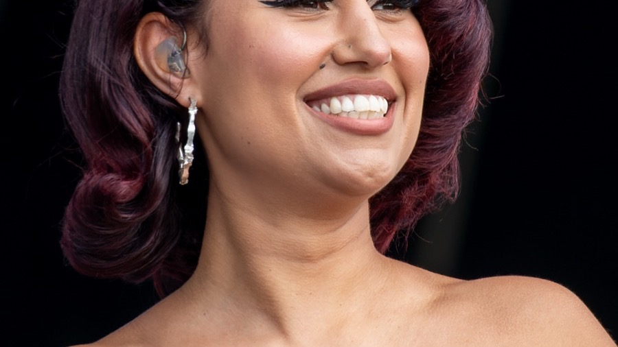 RAYE en concierto en Boardmasters Festival 2023