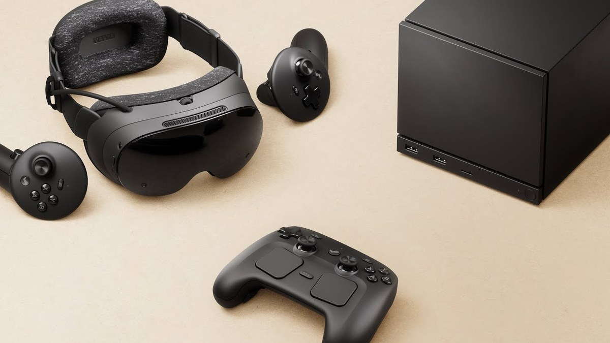 Steam Machine de Valve en un salón con televisor: consola de sobremesa compacta con SteamOS, anunciada en junio de 2026 con reservas desde 1.049 $