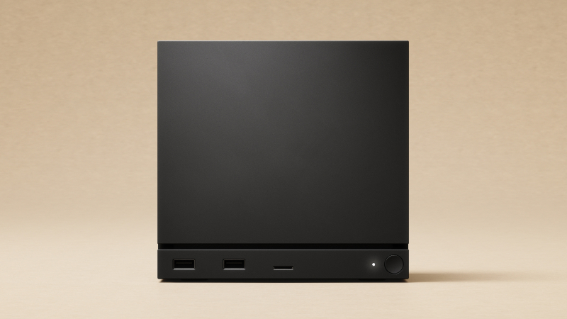 Steam Machine de Valve junto a un televisor en un salón; diseño compacto horizontal con iluminación LED personalizable