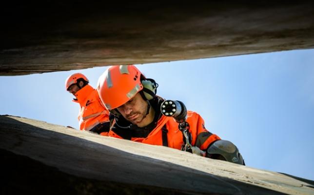 Leader CAM: cámara de búsqueda USAR con pertiga de fibra de carbono para espacios confinados bajo escombros