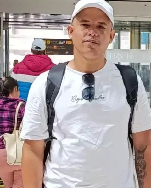 Luis Robles Elizástigui, conocido como el joven de la pancarta